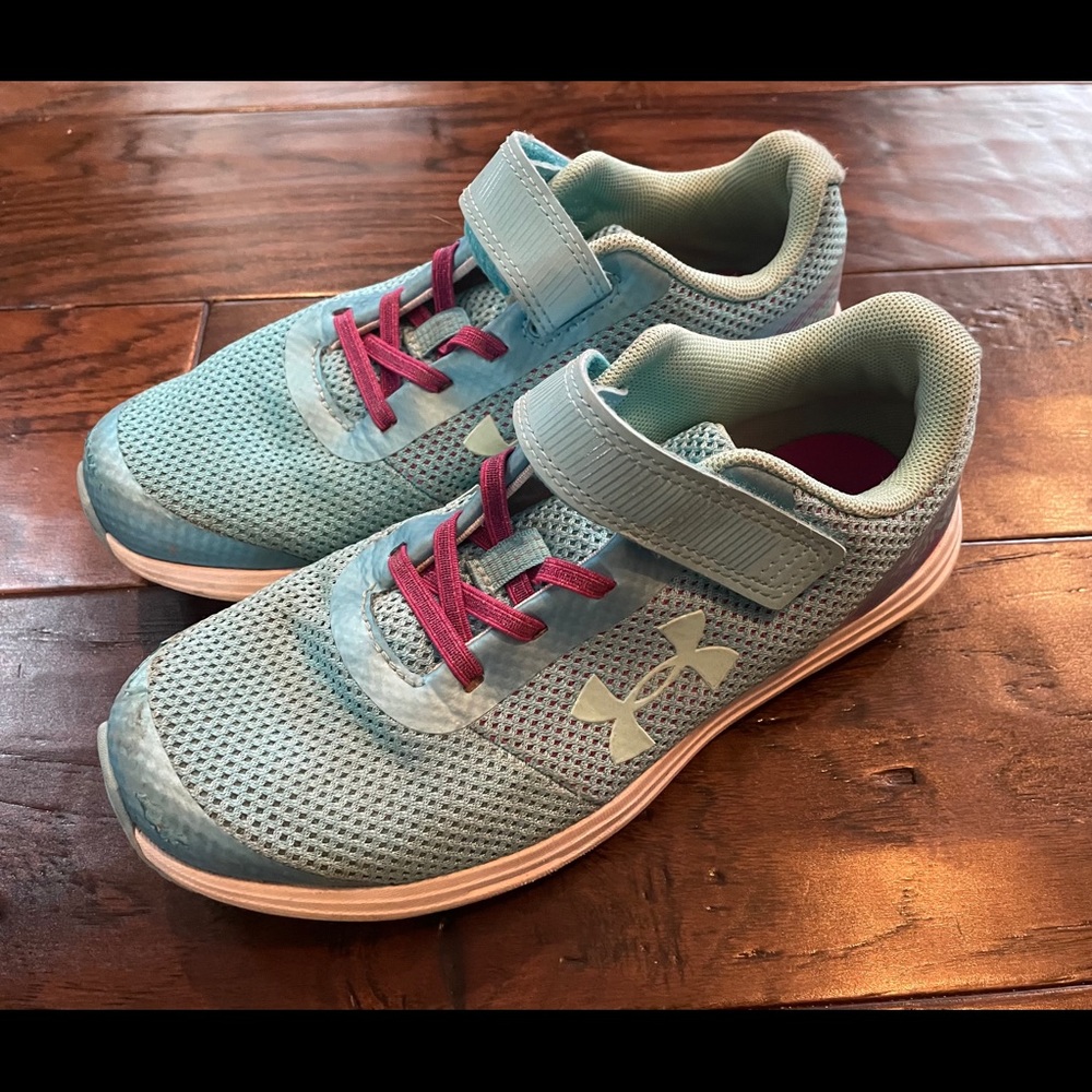 Big Girls Under Armour velcro shoes size 3